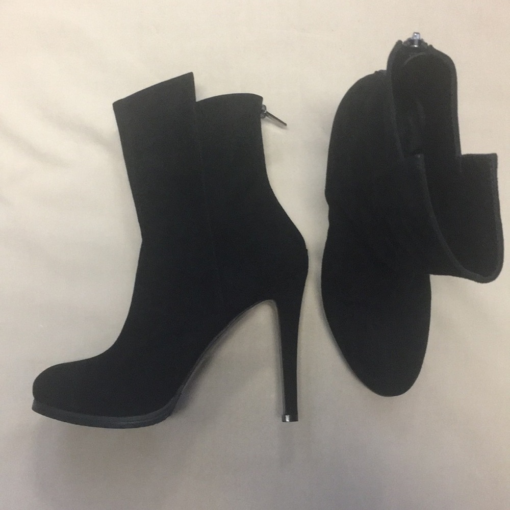 💋Barneys NY Flirty Black Suede Booties - 41EU💋